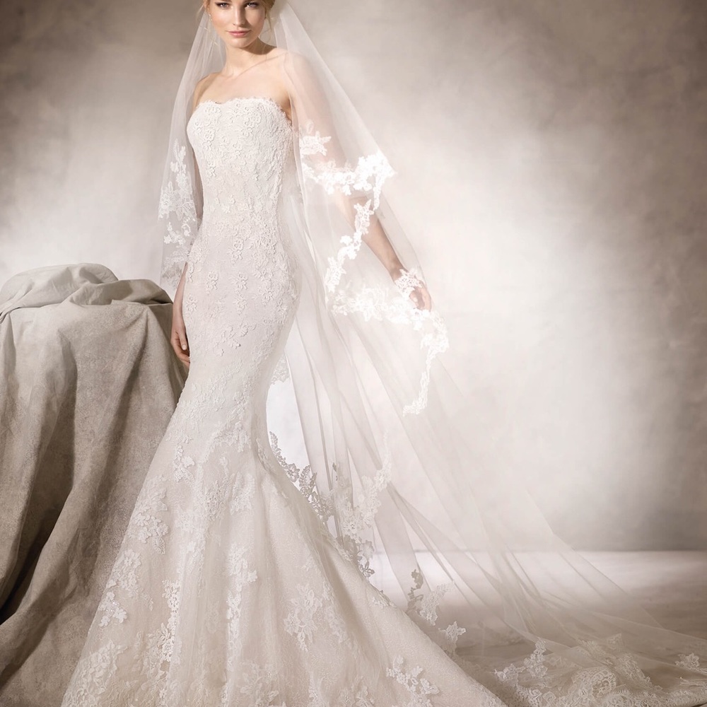 La Sposa HELGA Guipure Lace Fit & Flare Gown